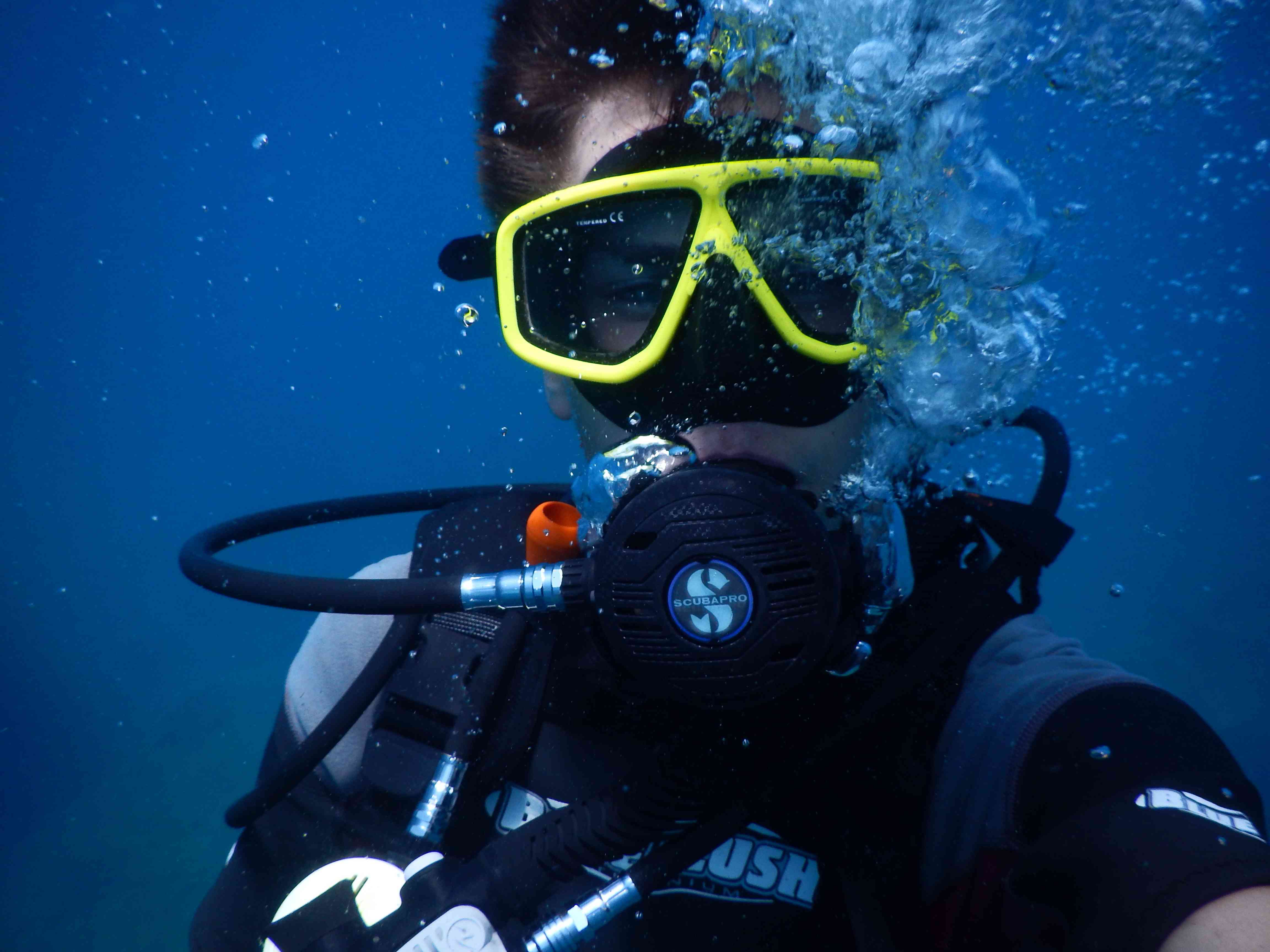 lentic_diving_scuba_diver